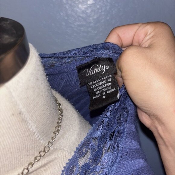 VTG Vanity Coquette Women Blue Knit Lace Trim Short Sleeve Size Small Top - Picture 3 of 3